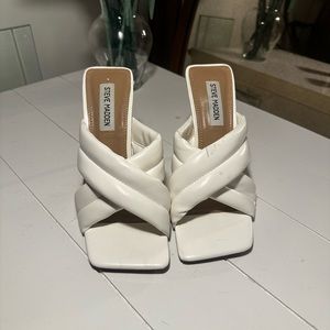 Super pretty Steve madden white heels 🤍🤍